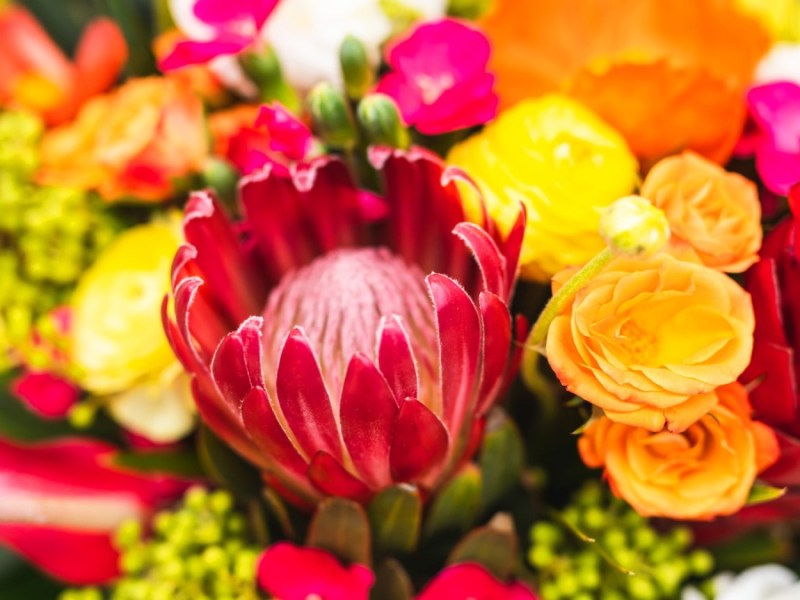 Colorful Tropical Hawaiian Wedding&nbsp;Inspirations